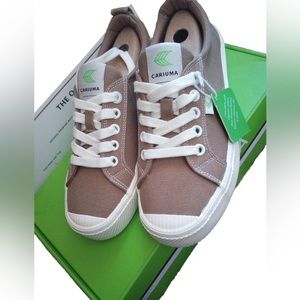 NIB Cariuma  OCA Low Burnt Sand Canvas Contrast Thread Sneakers Size W 5 men 3.5